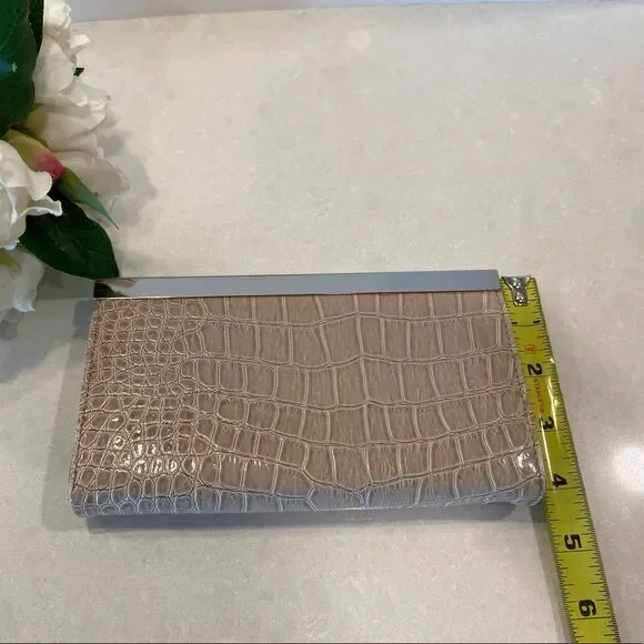 Clutch faux Alligator leather. 4 compartments 12 credit cards & zipper f… - Picture 10 of 14